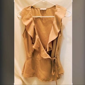 MINE Top / S deep V ruffles on entire neckline